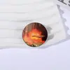 Broche de Chama de Anime Japonês Emblema de Metal Acessórios de Roupa Alfinete de Lapela Padrão Geométrico Redondo Fábrica Atacado