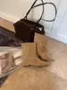 Botas femininas de salto alto robustas com bico quadrado, novo modelo 2026 com fivela de cinto, botas de montaria de cano curto em camurça