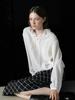 Camisa Blanca para Mujer 34231, Moda Relajada, Textura Ligeramente Arrugada, Dobladillo, Cintura, Cuello de Encaje Asimétrico Retro