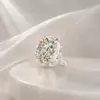 Anillo Nuevo Modelo 2026 Corte Flor de Hielo Diamante Rosa Artificial, Diamante de Alto Carbono Amarillo Ganso Forma Cojín Huevo de Paloma, Accesorio para Moda Femenina