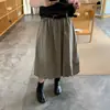 Novidades para o outono: Roupas femininas coreanas de Dongdaemun, saia elegante estilo coreano com botão de flor e cinto
