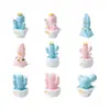Decorações de mini cactos suculentos com uma estética criativa e feminina, adequadas para uso em carro, escritório ou mesa.