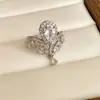 Anillo abierto de circonita de gota de agua de lujo europeo y americano, anillo de dedo índice estilo corte vintage, joyería de lujo ligero de alta gama para mujer al por mayor