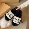 Chinelo de pelúcia com palavra única, aberto na frente, para casa, interior, novo outono inverno, chinelos femininos, para usar ao ar livre, sola plana 2026 preto não