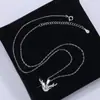 Venta al por mayor de fábrica transfronteriza Collar de plata de ley S925 con Moissanita y Colgante de asta, Moderno y Versátil