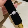 Anillo Dulce Versátil de Moda con Diseño de Nicho de Alta Gama, Anillo Abierto Ajustable para Dedo Índice, Joyería de Lujo Ligero Estilo Ins para Mujeres