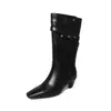 Elegantes Sexy Tacón Kitten Hebilla Tachonada Todo Cuero Genuino Otoño/Invierno 2026 Punta Cuadrada Pequeña Botas de Cuero Genuino para Ponerse Hasta Media Pantorrilla para Mujer