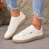 Otoño 2026 Zapatos Blancos Casuales Transfronterizos Europeos y Americanos Suela Suave Nuevos Zapatos para Mujer Transpirables Versátiles Zapatos de Plataforma Zapatos de Entrenamiento Alemanes para Mujer