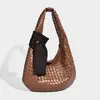 Bolsa de Couro Rosa Fosco Tecida Design de Nicho 2026 Nova Moda Bolsa Tote de Grande Capacidade Bolsa de Mão de Alta Qualidade