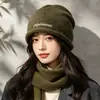 Estilo Coreano Principios de Invierno Nueva Llegada Bordado de Letras Atmosférico Borde Enrollado Sombrero Holgado para Mujer Caliente de Punto Sombrero Versátil para Clima Frío