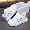 Zapatillas Casuales de Moda para Niñas con Estampado de Dibujos Animados 2026 Primavera Nuevos Zapatos Blancos de Suela Suave