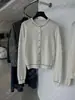 Yuran 26 Nuevo Estilo Primavera Temprana Estilo Old Money Retro Lujo Sencillo Cárdigan de Lana Peinada con Botones Dorados y Bordes en Contraste Cuello Redondo Cárdigan de Punto