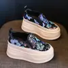 Mocassins slip-on de sola grossa com estampa de grou e almofada branca para mulheres, novo estilo primavera 2026, sapatos plataforma, novo estilo chinês, sapatos casuais que aumentam a altura