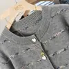Nuevo Suéter de Punto de Moda para Mujer Otoño/Invierno 2026 Estilo Chanel, Ajuste Holgado con Top de Cuello Redondo de Botones Sencillos con Forma de Corazón
