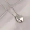 Collar con Colgante de Gota de Agua Ovalado de Acero de Titanio para Mujer, Diseño de Nicho, Lujo Ligero, Sensación de Alta Gama, Accesorio de Cadena Larga para Suéter de Otoño e Invierno