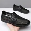 Zapatos de Malla de Verano para Hombre Casual Transpirables Suela Suave Zapatos de Tela Old Beijing Sandalias para Hombre Zapatos Cómodos para Papá de Mediana Edad Zapatos Perezosos