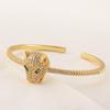 Pulsera de personalidad exagerada animal con cabeza de leopardo de ojos verdes, estilo ins europeo y americano, retro, chapada en cobre liso, 18K, para mujer