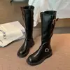 Botas de cano alto estilo britânico para mulheres, com sola plana, bico redondo, novidade outono/inverno 2026, estilo coreano, versátil, de cano alto, para montaria