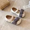 Sapatos de Couro com Laço para Meninas 2026 Primavera/Verão Novos Fashionáveis Versáteis Casuais Mary Jane Cor Sólida Planos