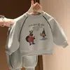 Conjunto de Moletom com Forro de Lã e Urso para Meninos Outono/Inverno 2026 Estilo Coreano Roupas Infantis Roupas para Crianças Roupas de Bebê Roupas de Inverno