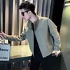 Jaqueta elegante com gola alta para homens, marca da moda para primavera e outono, peça externa casual e descolada, novo modelo 2026, top versátil para homens