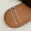 Deixe-me Brilhar como uma Estrela com Estes Brincos Que Fazem Seu Rosto Parecer Menor, Apresentando Pedrarias Cintilantes e Franjas, com um Design Elegante e Sofisticado