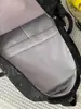 Mochila Preta Cool e Discreta com Estampa Completa de Corações e Flocos de Neve, Multi-Compartimentos, Grande Capacidade, Mochila Leve para Alunos do Ensino Fundamental e Médio