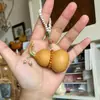Peça de Mão de Cabaza Natural com Design Versátil, Adequada como Acessório de Bolsa para Homens e Mulheres, um Brinquedo para Alívio do Estresse para Mãos Pequenas