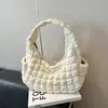 Bolsa de Hombro Simple a Cuadros de Gran Capacidad Estilo Extranjero Bolso Portátil para la Axila Dumpling Dulce Nube