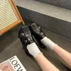 Nuevos mocasines casuales retro de estilo británico de moda, versátiles para cualquier atuendo, zapatos slip-on para mujer, colección otoño 2026, con detalle de hebilla