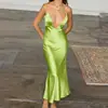 Ins Europeu e Americano Outono 2025 Novo Vestido Feminino Sexy com Decote em V Profundo e Alças Estilo Francês Elegante Cor Sólida Costas Abertas Longo