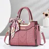 Bolsa de mão feminina bordada transfronteiriça de grande capacidade, bolsa para mães de novo estilo, moderna e elegante, toque de alta qualidade, bolsa transversal para mulheres de meia-idade