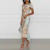 Roupas femininas transfronteiriças europeias e americanas de 2026: Vestido longo sexy de manga curta ombro a ombro, vestido casual estampado com ajuste na cintura para afinar, para uso diário