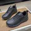 Zapatos deportivos de cuero impermeables para mujer, perfectos para la primavera, cómodos para estar de pie durante mucho tiempo, con suela suave, diseño totalmente negro, adecuados para el trabajo y antideslizantes, ideales como zapatos de cocina para madres