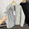 Estilo funcional urbano exterior asequible, nueva colección otoño/invierno, chaqueta softshell con capucha de corte 3D para hombre