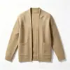 Cardigan de Tricô Texturizado Cor Sólida Masculino Outono e Inverno Casaco Suéter Liso Solto Gola Alta Casual Manga Longa Bolso Suéter de Lã