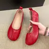 Mocassins brancos com estampa de grou, solado macio e bico dividido para mulheres, sapatos vermelhos versáteis de corte baixo, sapatos slip-on leves para ir ao trabalho e dirigir