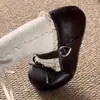 Sapatos femininos de couro estilo sapatilha bico redondo com sola grossa, novo modelo outono 2026, sapatos Mary Jane franceses retrô com sola macia que aumentam a altura