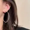 Pendientes de Aro Grandes Lisos Exagerados Estilo Europeo y Americano, Lujo Ligero, Sensación de Alta Gama, Pendientes Simples y Versátiles para Otoño e Invierno