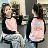 Camiseta Estilosa de Pelúcia com Manga Raglan Longa para Meninas Novo Estilo Outono/Inverno Camada Base para Meninas Pequenas Top com Gola Redonda para Crianças de Tamanho Médio e Grande