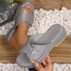 Amazon Novas Chinelos de Solado Grosso Primavera/Verão 2026 Femininos Casuais Confortáveis Tamanho Grande Chinelos com Fivela de Metal Dropshipping