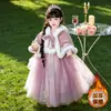 Vestido Princesa Rapunzel para Meninas Primavera e Outono 2026 Novo Doce Veludo Pom-Pom Xale Infantil Forrado com Lã Vestido de Aniversário