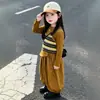 Atuendos de principios de otoño para niñas: traje de rayas, nuevo estilo otoño 2026, ropa de otoño elegante para bebé, conjunto de dos piezas de manga larga súper lindo