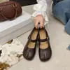 Zapatos Versátiles con Tacón Oculto y Punta Dividida Cómodos Estilo Retro Mary Jane para Mujer 2026 Otoño con Correa Única de Corte Bajo Estilo Francés Planos
