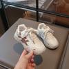 Tênis para Meninos 2025 Novo Outono Sapatos Estilo Pai para Crianças Meninos Corrida Crianças de Meia-idade e Grandes Sapatos Brancos para Estudantes