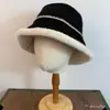 Chapéu de Pescador Vintage de Camurça para Mulheres, Versátil para Outono e Inverno, Chapéu de Pelúcia Espesso e Quente para Afinar o Rosto, Chapéu Bucket com Proteção Natural para o Rosto