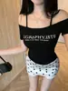 Camiseta de Manga Corta con Estampado de Letras y Cuello Cuadrado Estilo Americano Picante para Mujer, Diseño de Nicho de Verano, Top Corto Versátil Sexy Ajustado