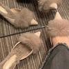 Vestido Versátil Sin Espalda Tacones Altos para Mujer Otoño 2024 Zapatillas Planas Poco Profundas Estilo de Noche Elegante Zapatos Peludos de Punta Cerrada