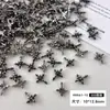 Accesorios populares para decoración de uñas en forma de cruz al por mayor, estilo punk ins, remache de aleación oscura color plata antigua y decoraciones de diamantes para uñas