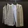Sala de Modelos de Ropa Suave para Hombres Vestuario Estilo Italiano Sencillo Chaqueta de Traje para Hombres Exhibición de Accesorios Armario Decoración